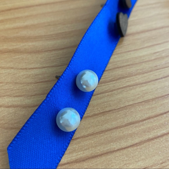 Set of 2 - Pearl and Heart Earrings - Picture 7 of 8